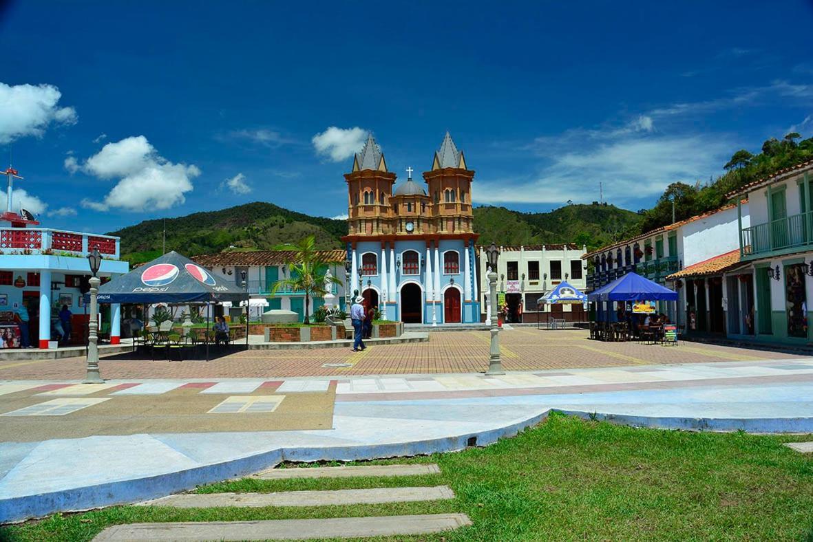 Hotel Campestre Alto Lindo En Guatapé Esterno foto