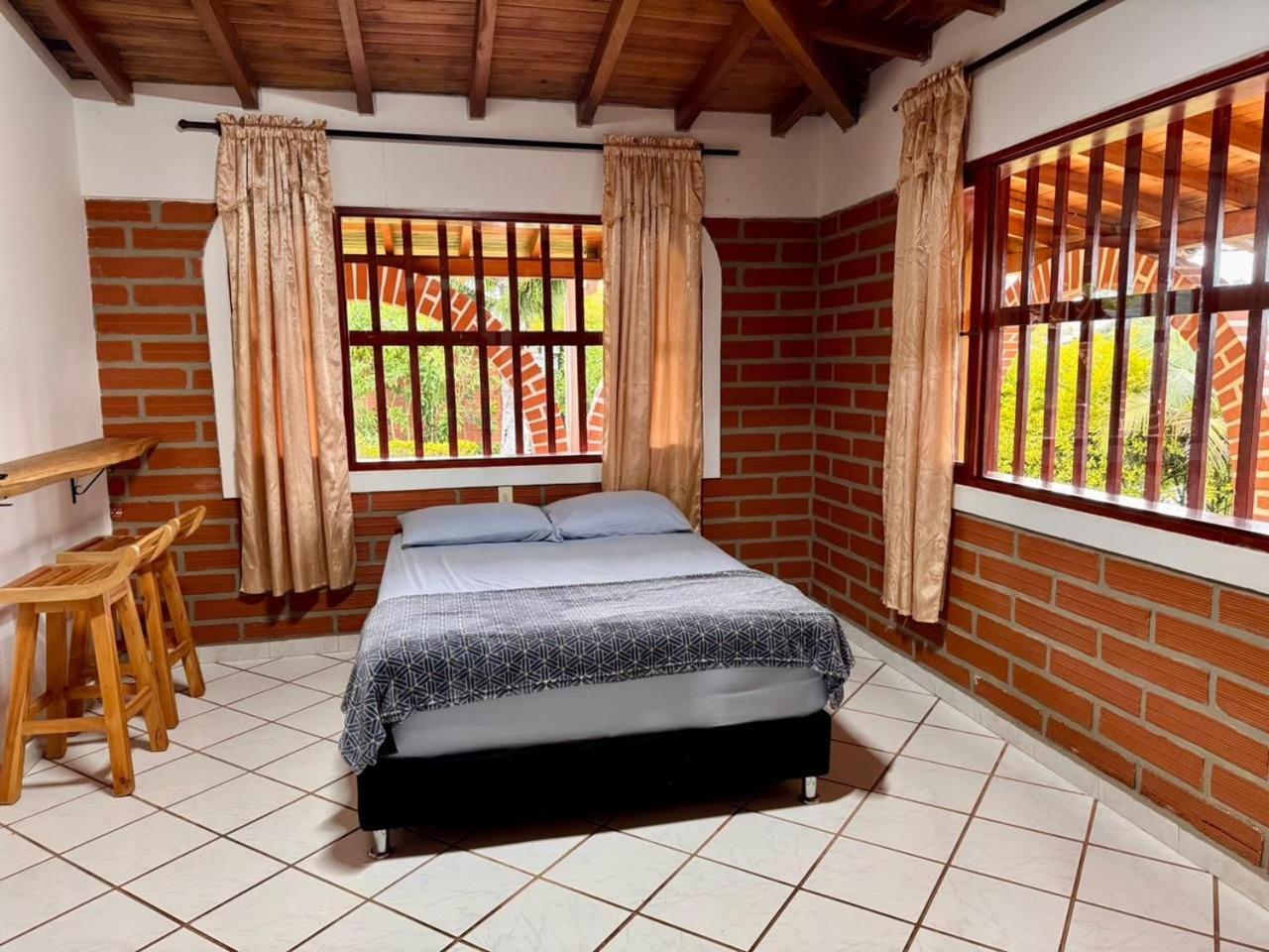 Hotel Campestre Alto Lindo En Guatapé Esterno foto