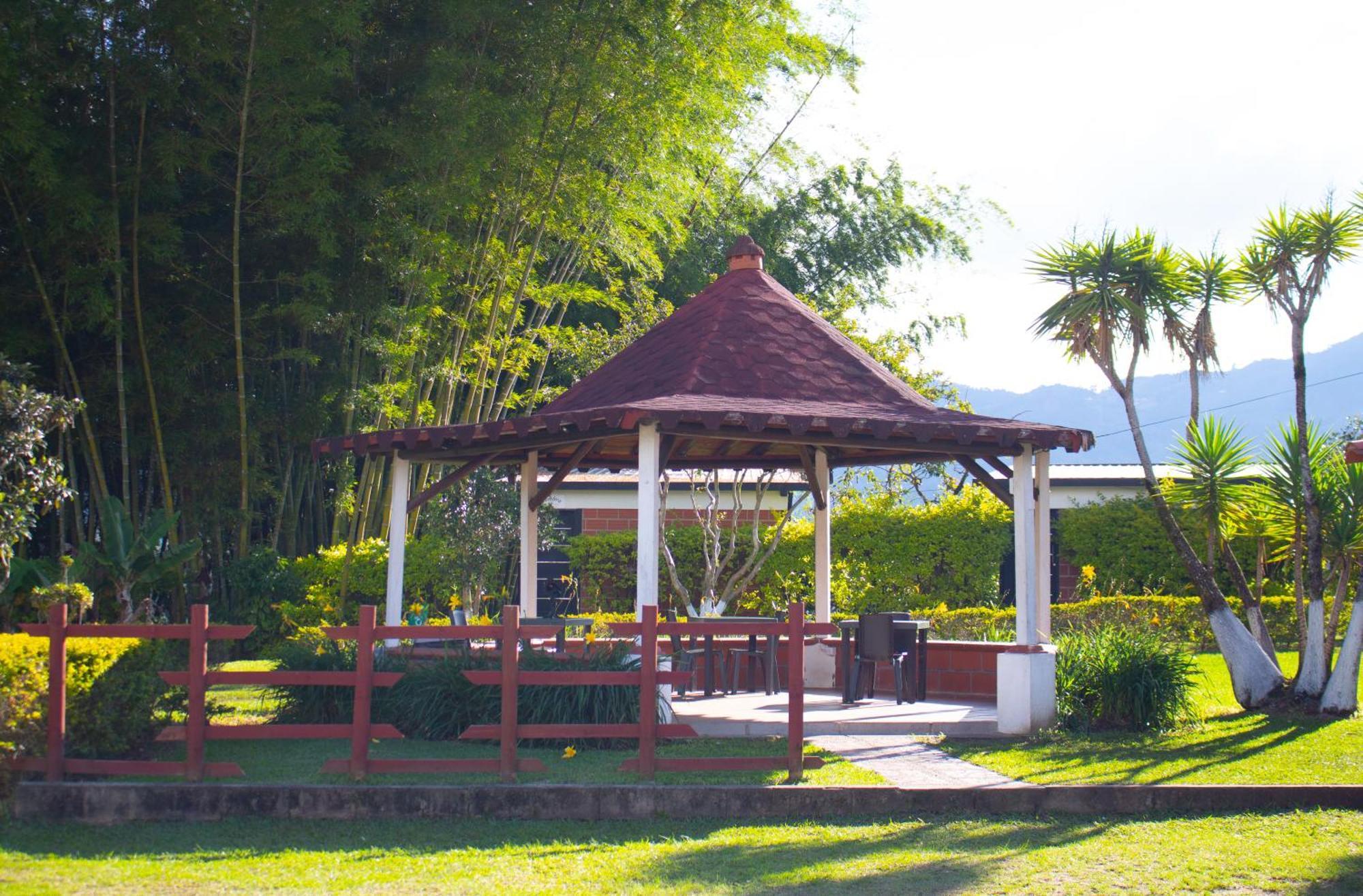 Hotel Campestre Alto Lindo En Guatapé Esterno foto